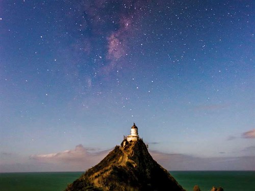 The -Milky -Way -at -Nugget -Point -Lighthouse