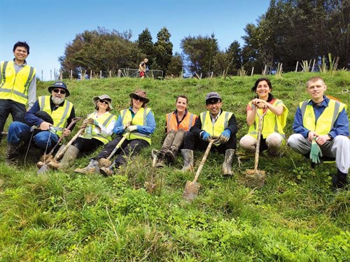 VOlunteers -from -all -walks -of -life -take -part -in -COnservation -Volunteers -NZ-projects