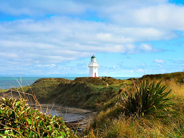 8 great lighthouses Waipapa Point Lighthouse - The Catlins - Anke Ruwette - NO CREDIT (1).jpg