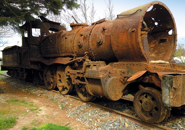 One of the locomotives displayed in Lumsden, fished from the Oreti River.jpg